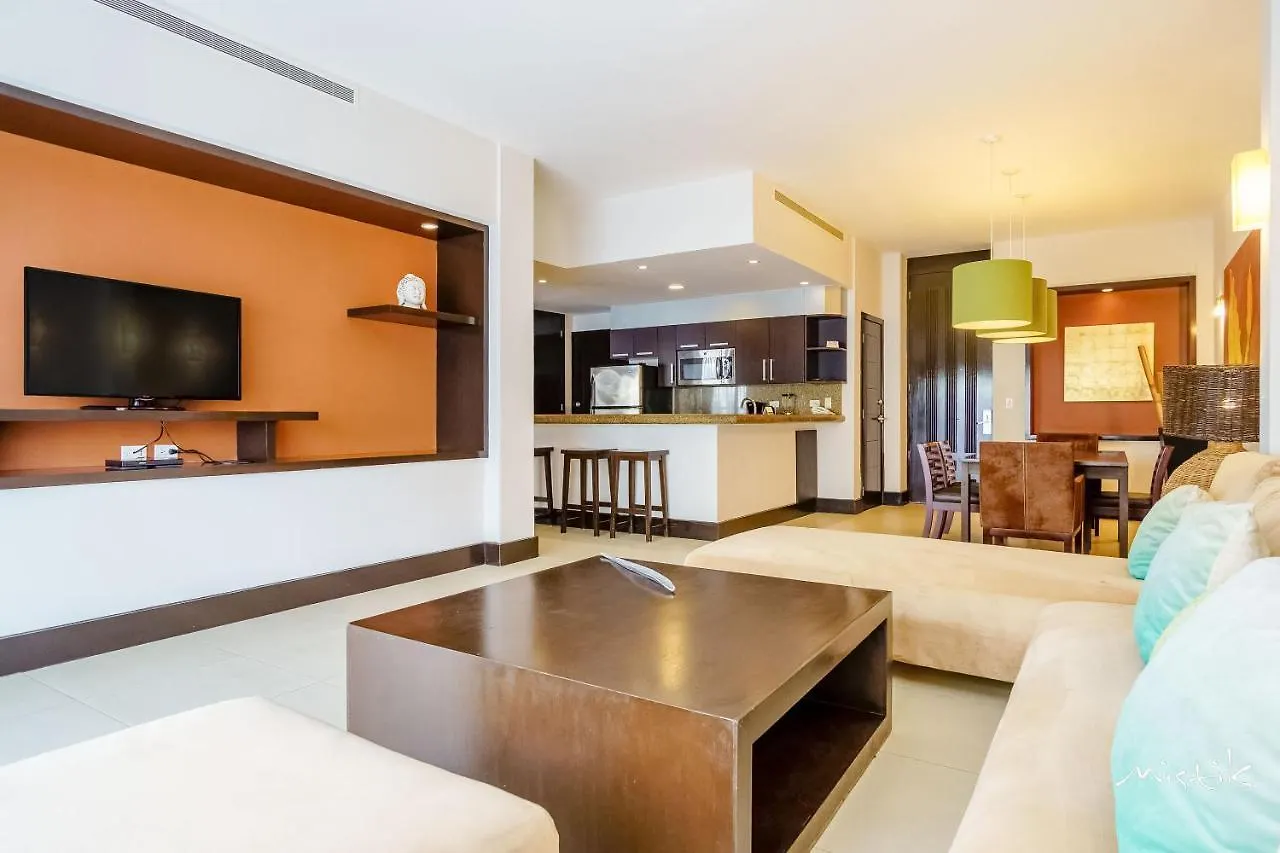 Aldea Thai L Resort-Style Pool & Gym Playa del Carmen