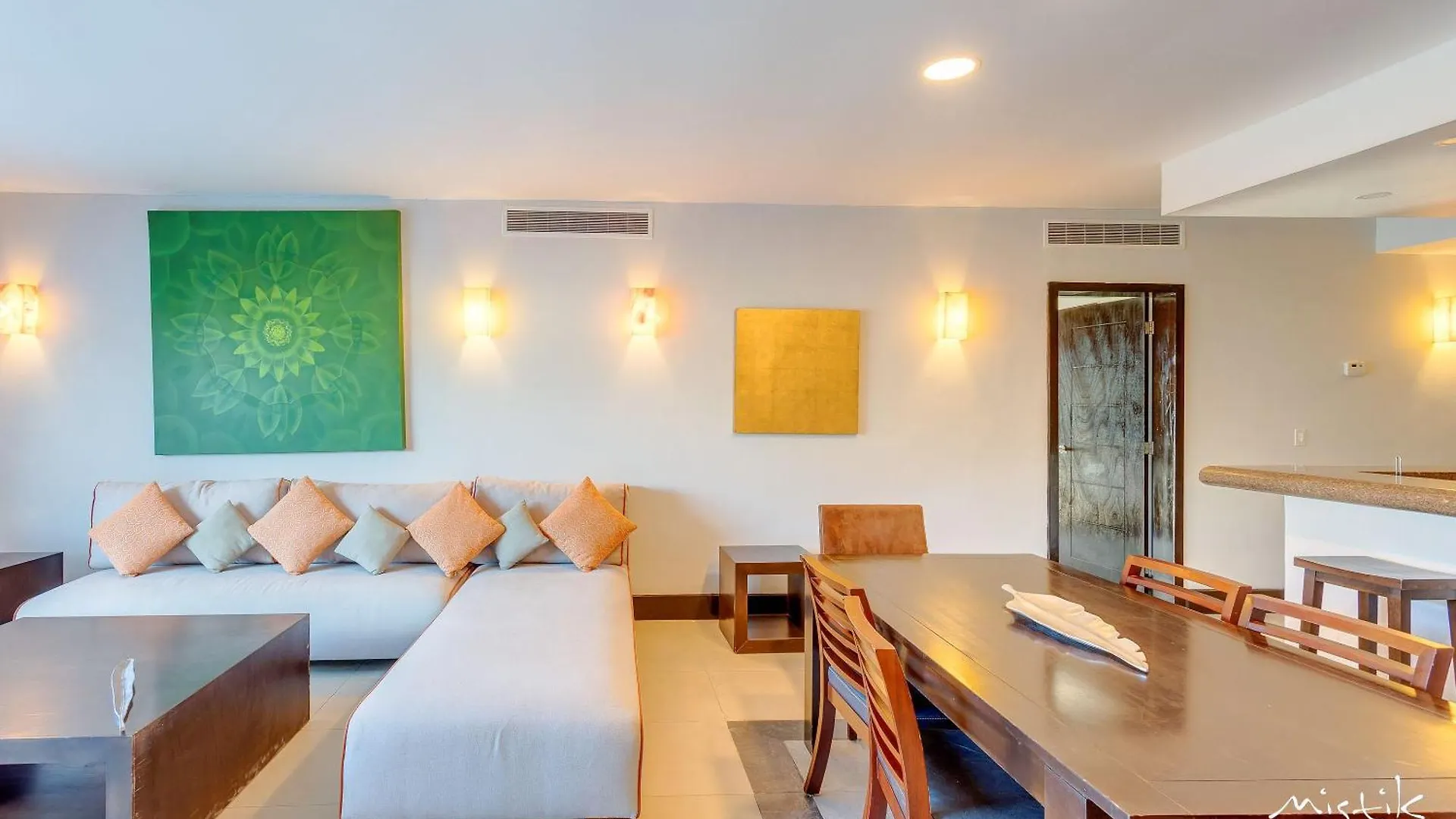 Aldea Thai L Resort-Style Pool & Gym Playa del Carmen